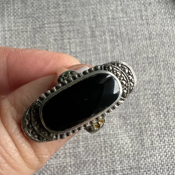 Elegant Black Onyx and Sterling Silver Marcasite Ring Size 7 6.5g